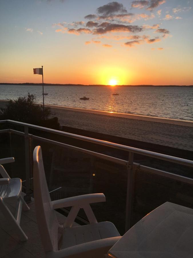 Perreire Premiere Ligne Les Pieds Dans L Eau Vue Magnifique Sur Le Bassin Apartment Arcachon